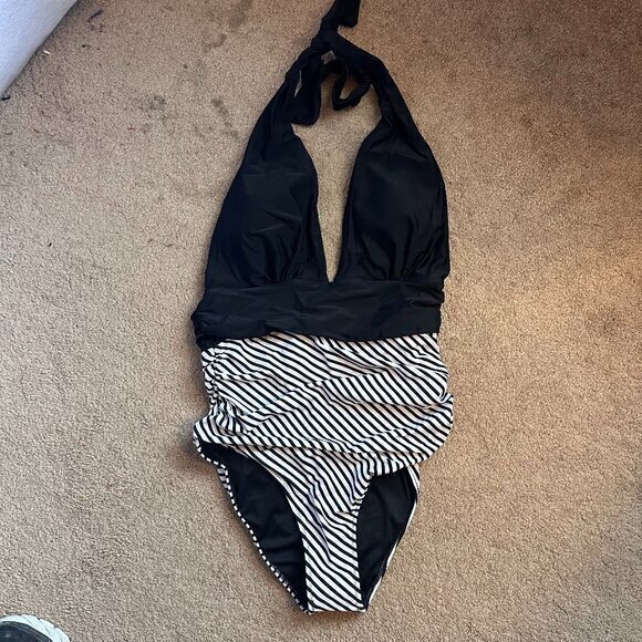 Cupshe One Piece Swimsuit Black white stripes Halter top‎ size L NWT - Picture 1 of 4